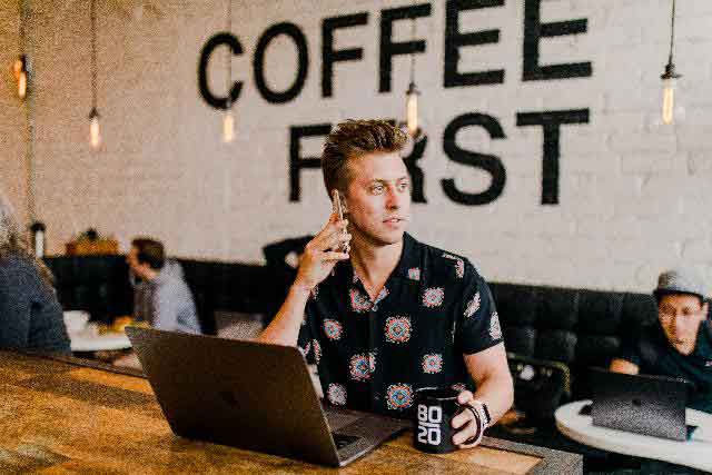 blogging in cafe